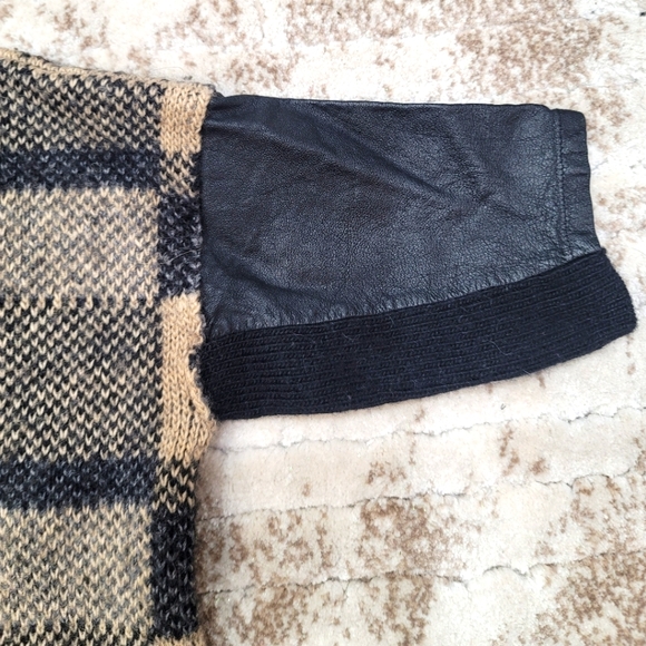 🍒 2/$22 Club Monaco Plaid & Leather Top - Picture 2 of 4